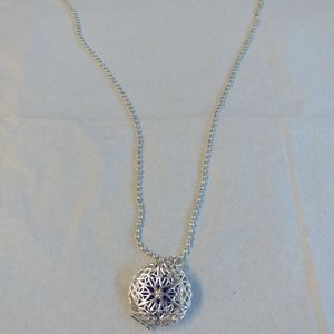 Aromatherapy necklace
